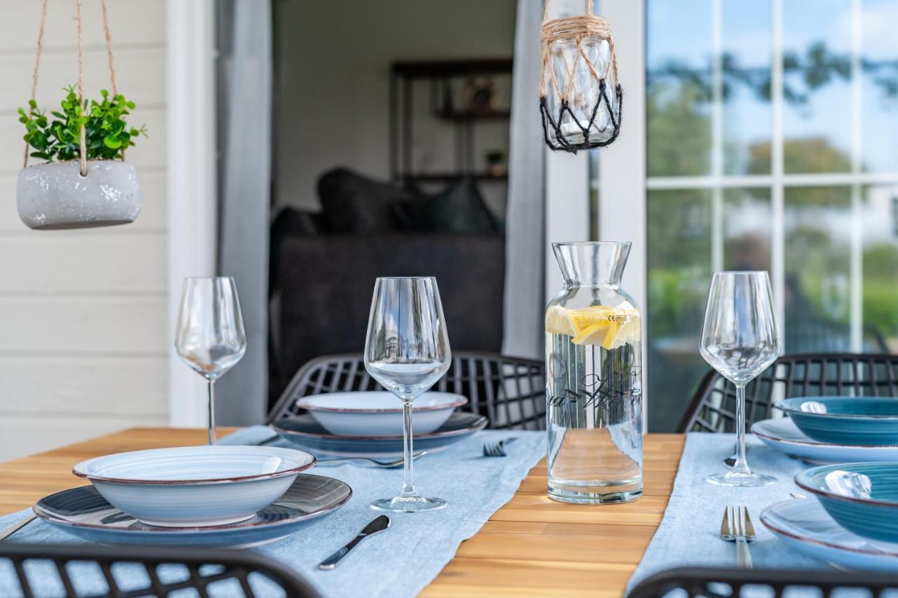 Luxe 5-Persoons Chalet Op Familiecamping Baarland Εξωτερικό φωτογραφία