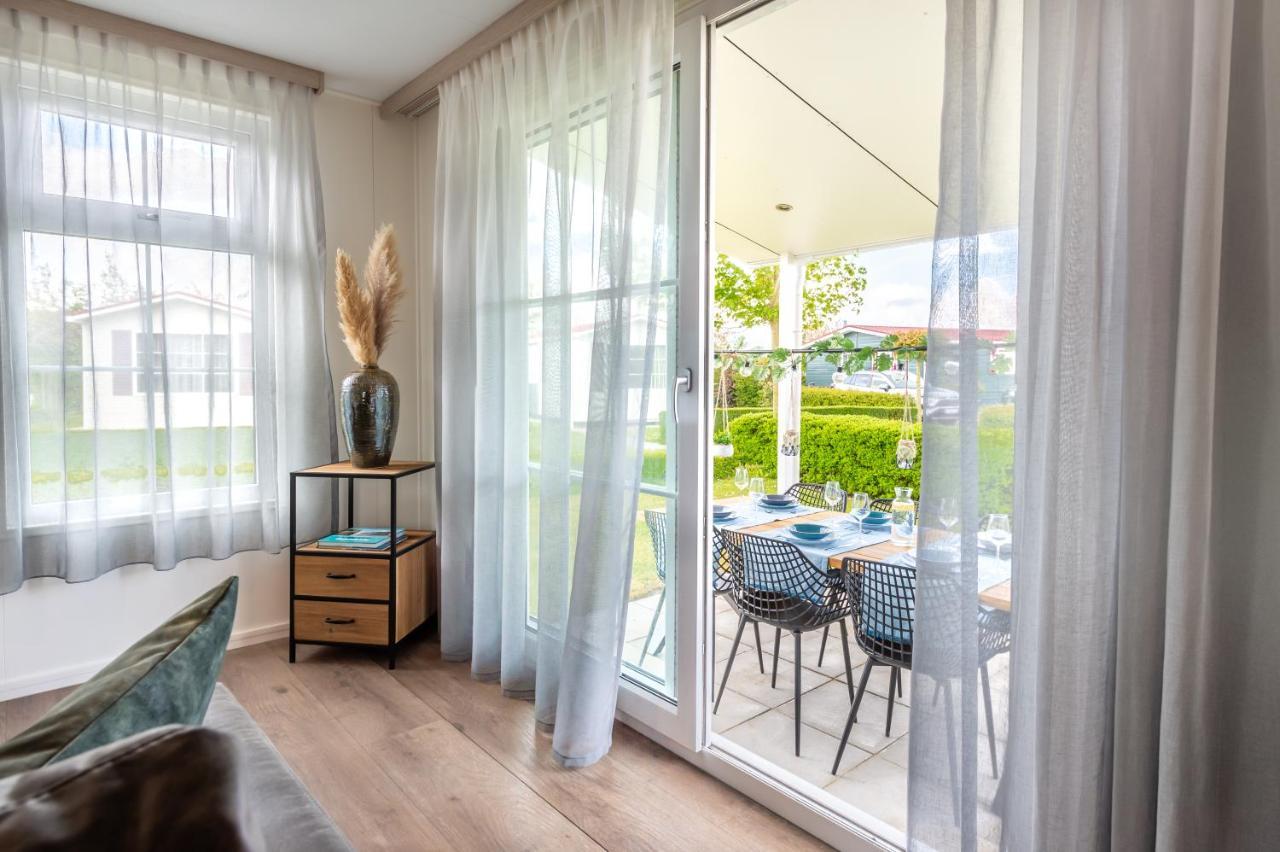 Luxe 5-Persoons Chalet Op Familiecamping Baarland Εξωτερικό φωτογραφία